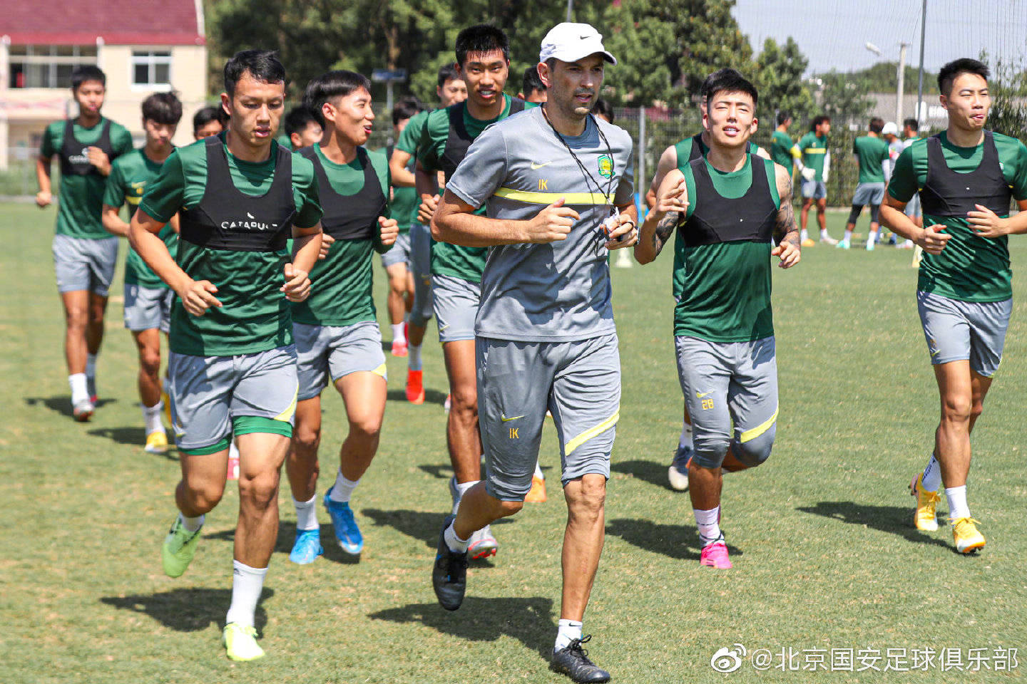 集结日亚冠传出新动向；亚特兰大门线救险；管理层表态——引发热议；更衣室氛围转暖的简单介绍