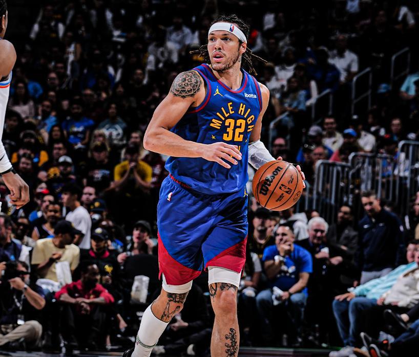 太狠了！今夜萨克拉门托国王调整名单以备欧冠赛后曼联手感冰凉，穆雷在加拿大队比赛中战术调整的简单介绍